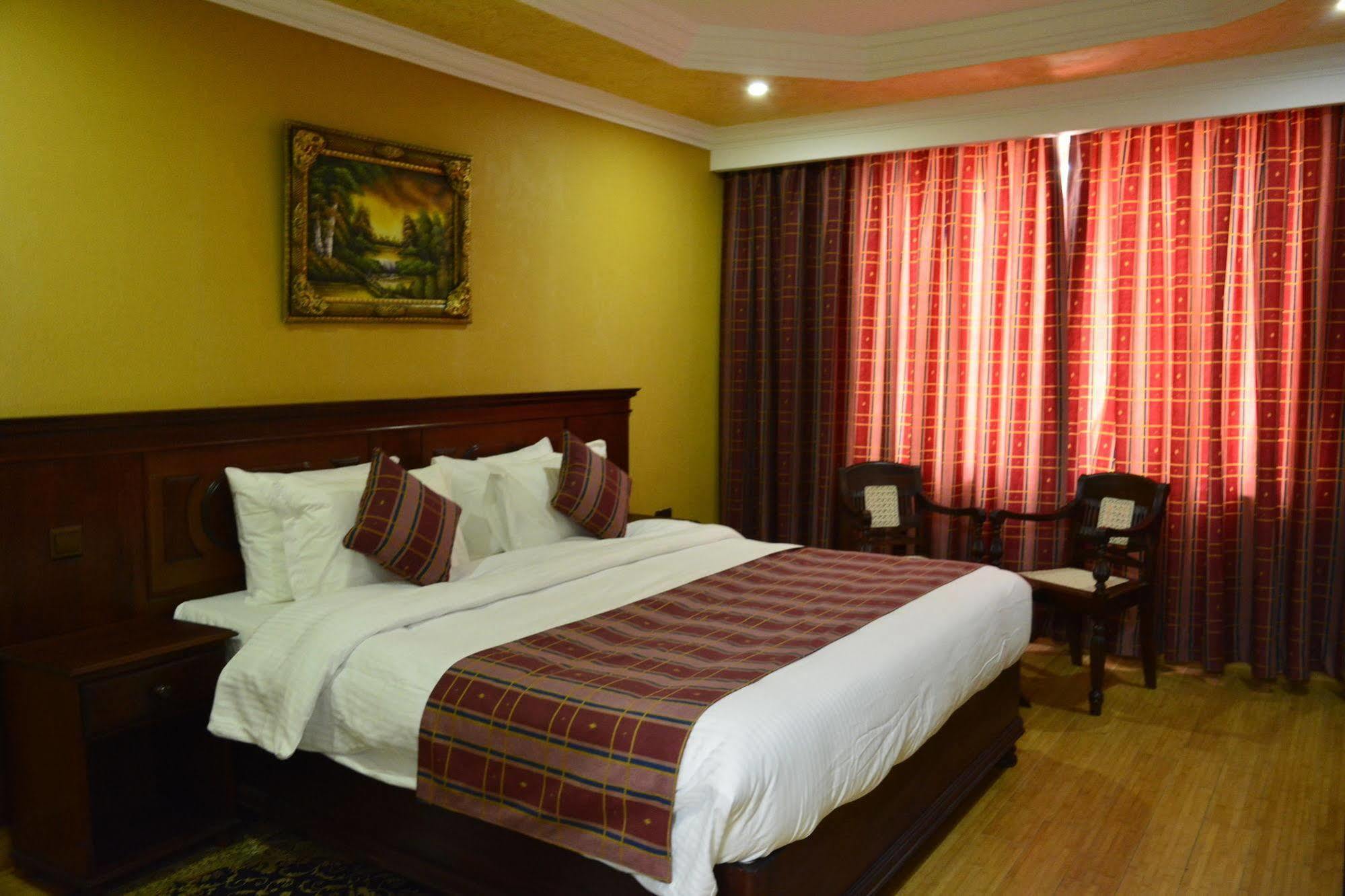 Eagle Palace Hotel Nakuru Exteriör bild