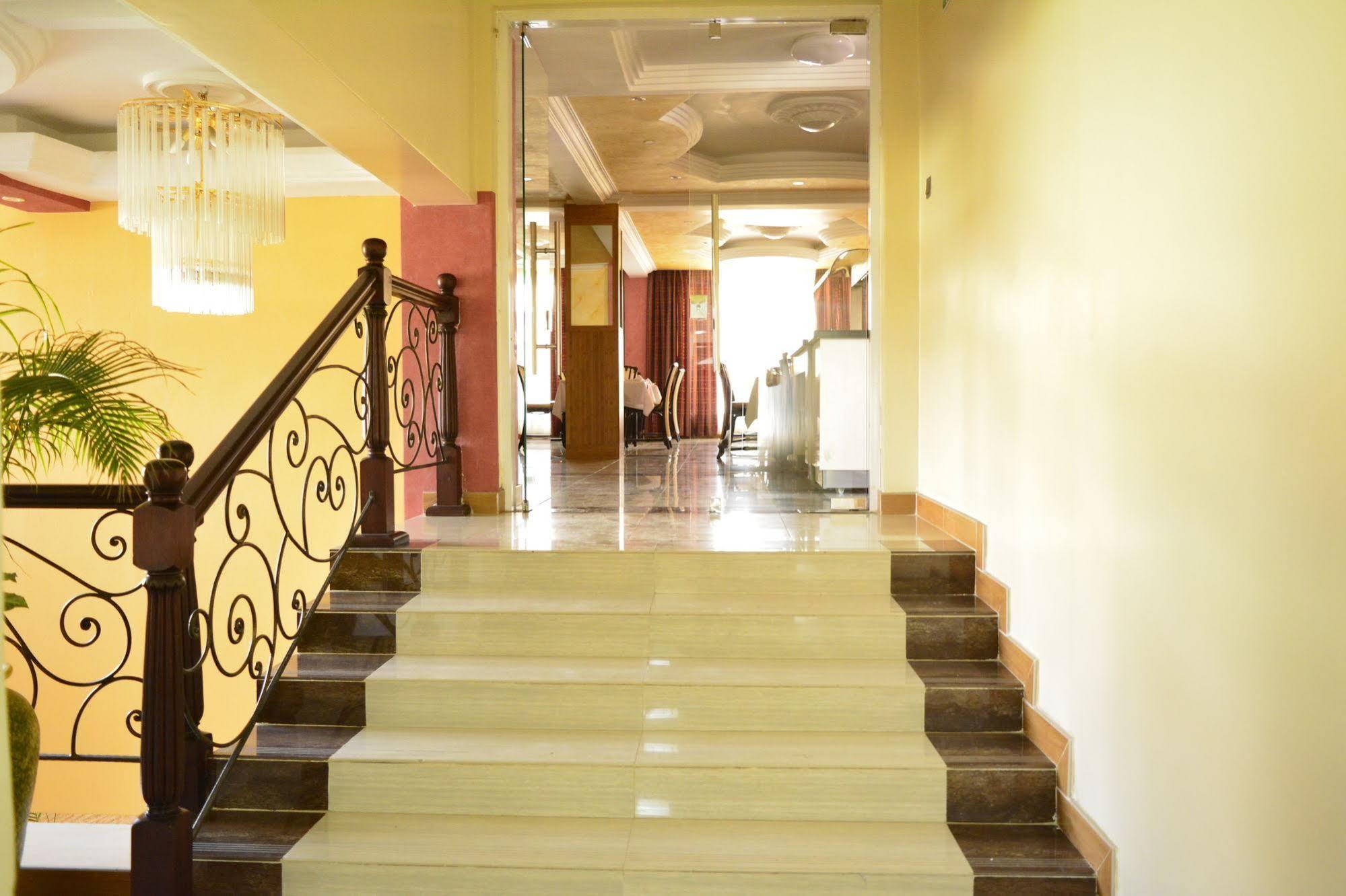 Eagle Palace Hotel Nakuru Exteriör bild